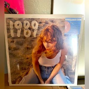 Taylor Swift 1989 TV Rose Garden Vinyl BNWOT